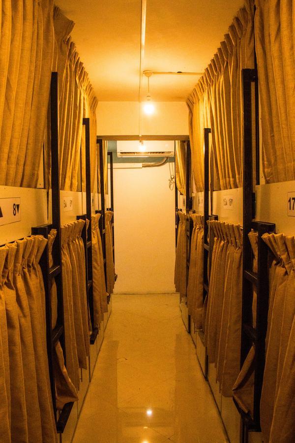 Bunk Planet Hotel Канди Екстериор снимка