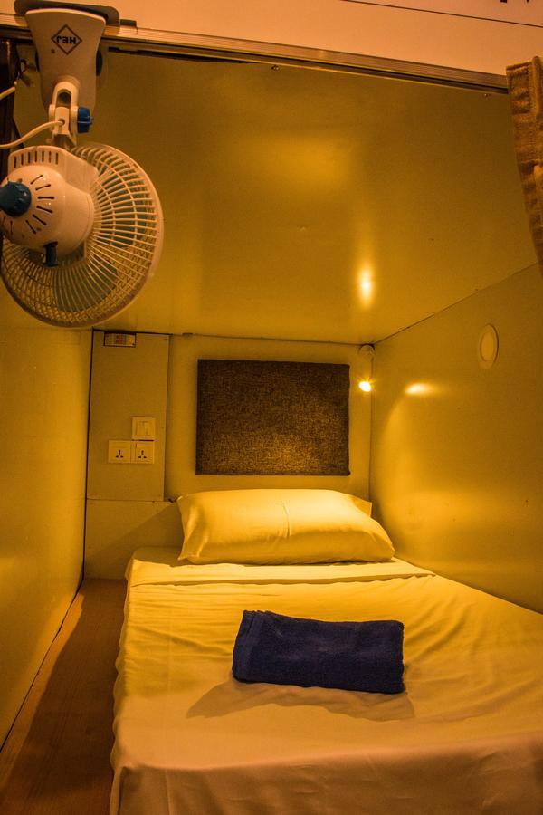 Bunk Planet Hotel Канди Екстериор снимка