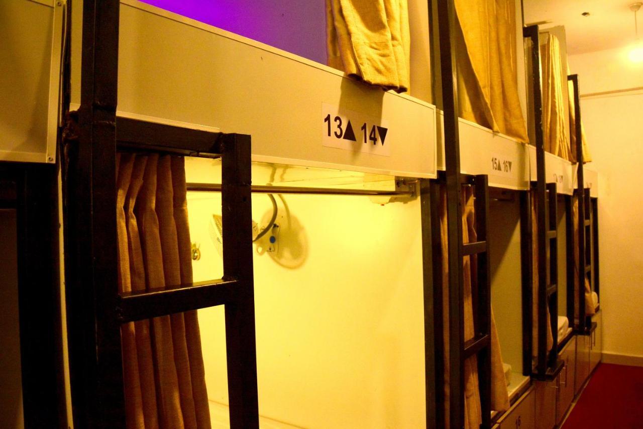 Bunk Planet Hotel Канди Екстериор снимка