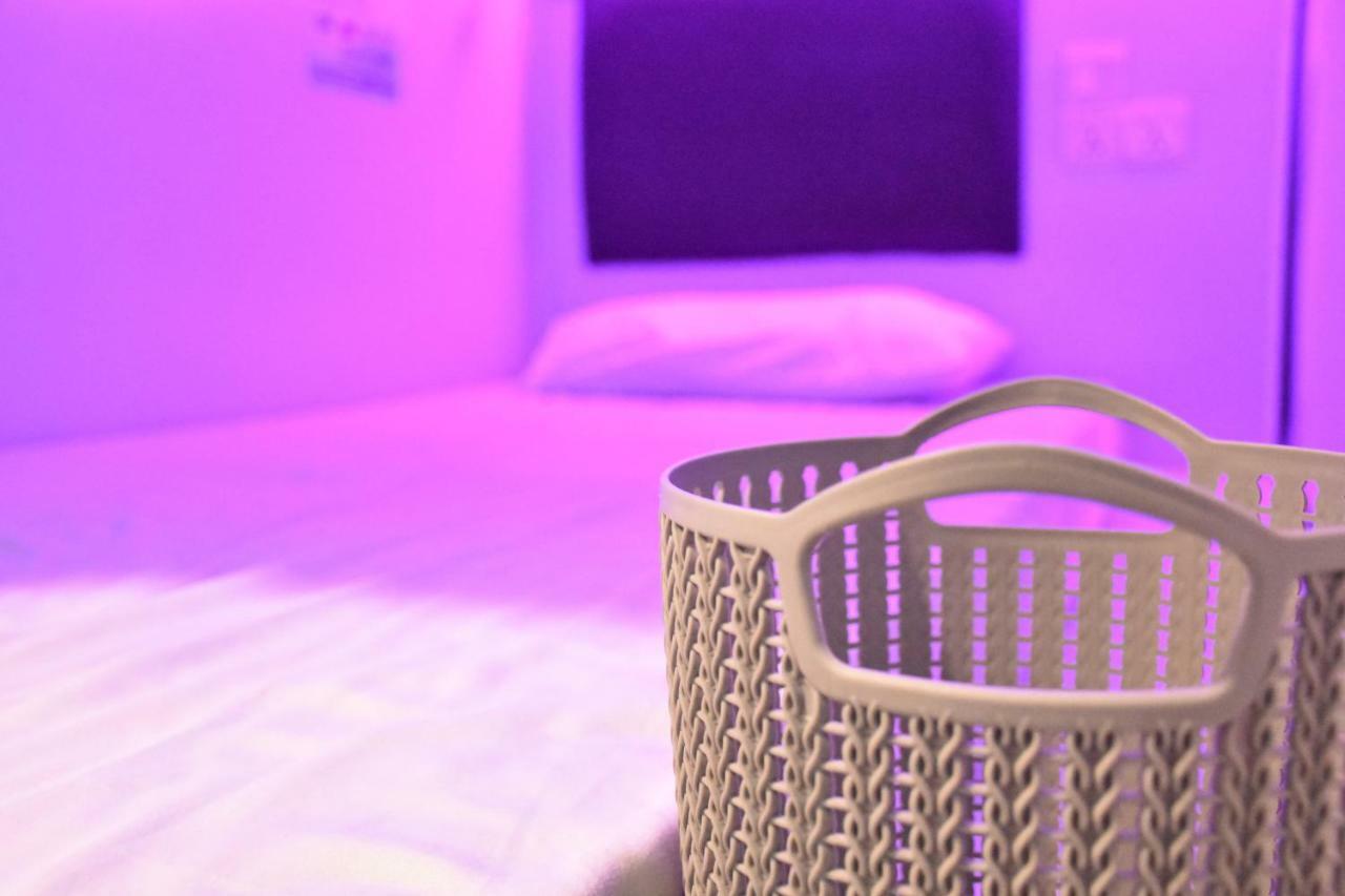 Bunk Planet Hotel Канди Екстериор снимка
